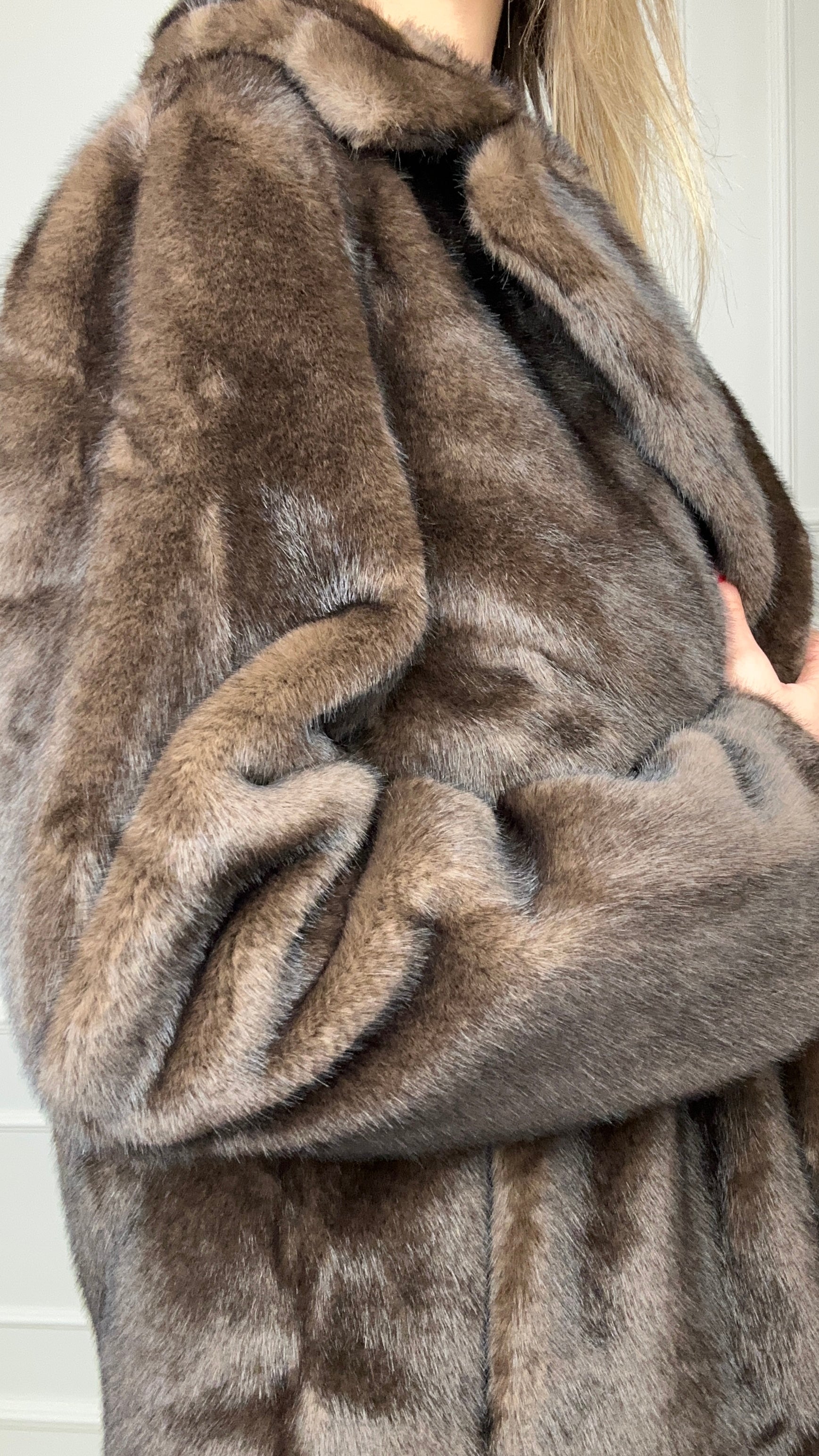 Cappotto Velvet Rose in ecopelliccia – Bordeaux/ Marrone