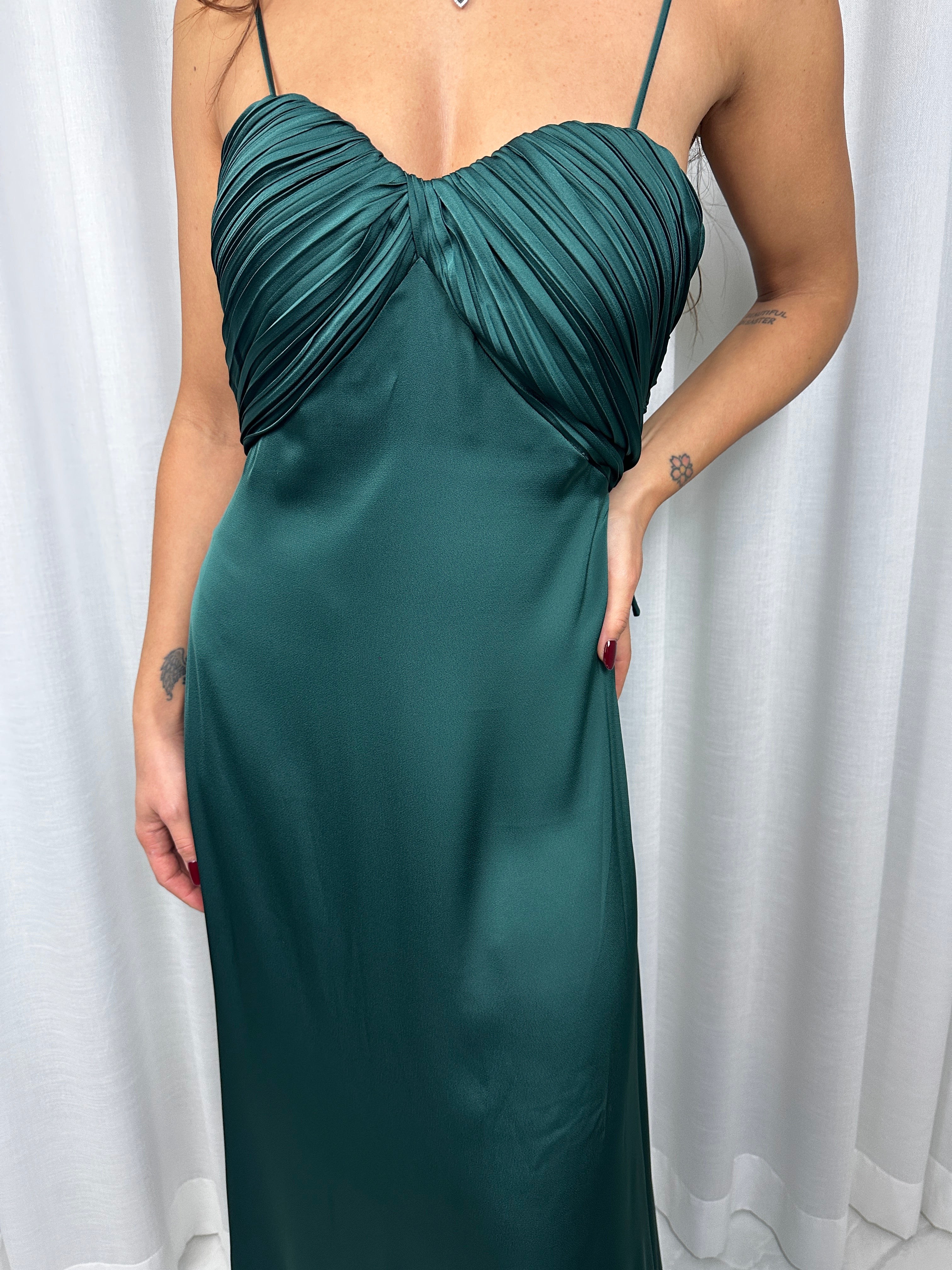 Abito Emerald Dream – Lungo in raso con spalline sottili