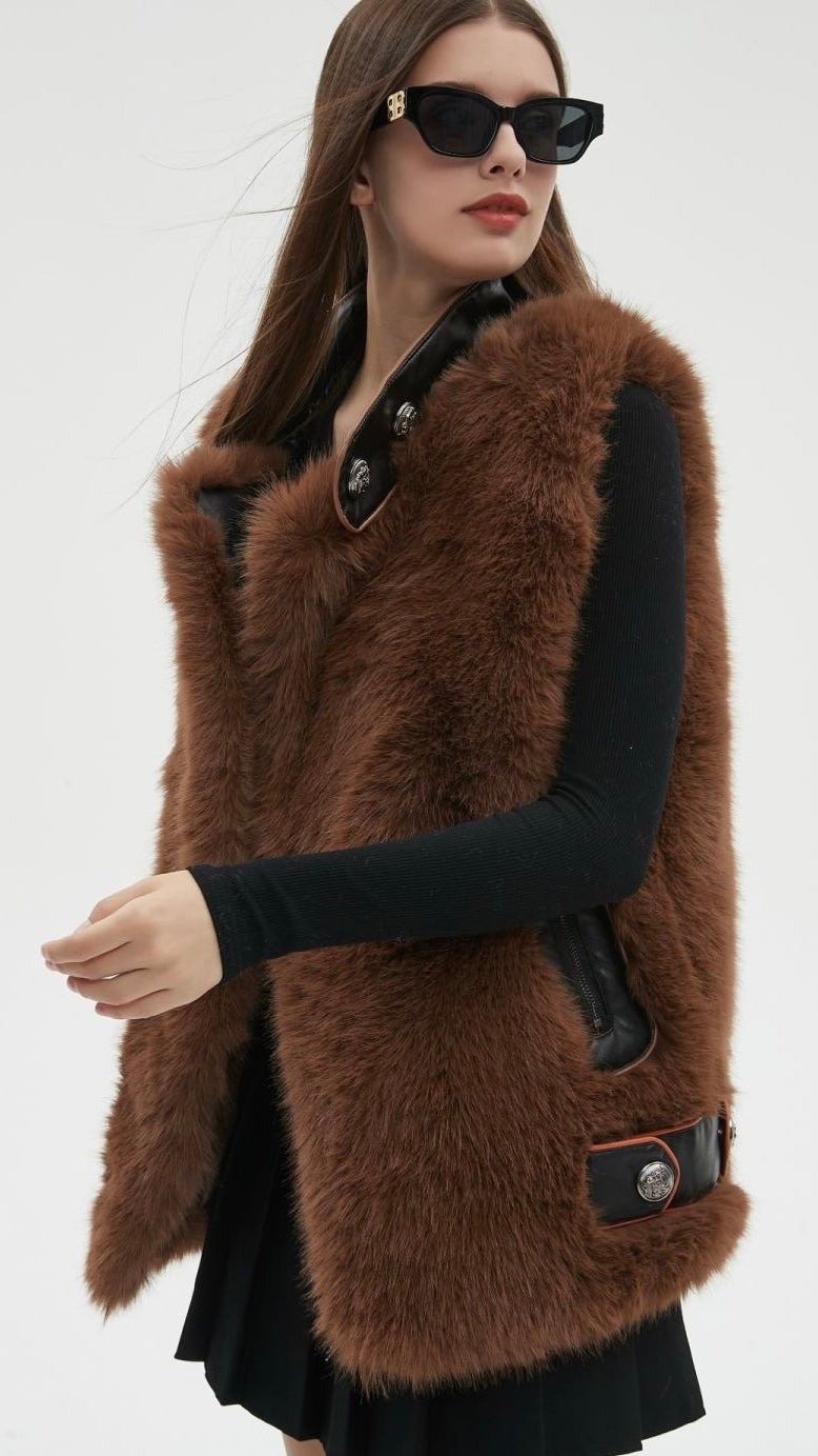 Gilet Milano in ecopelliccia con dettagli in ecopelle