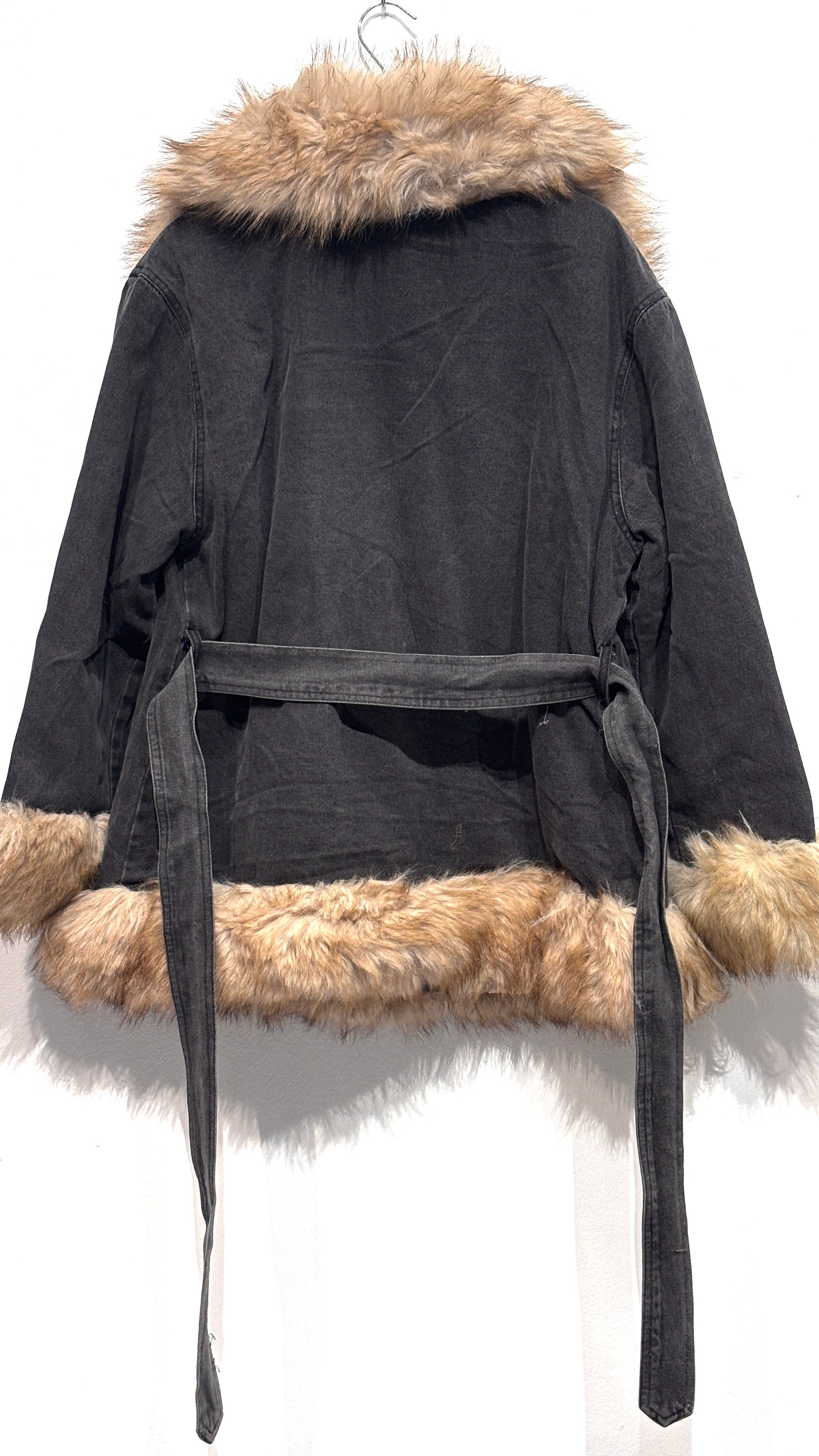 Cappotto Aspen con ecopelliccia – Nero / Jeans