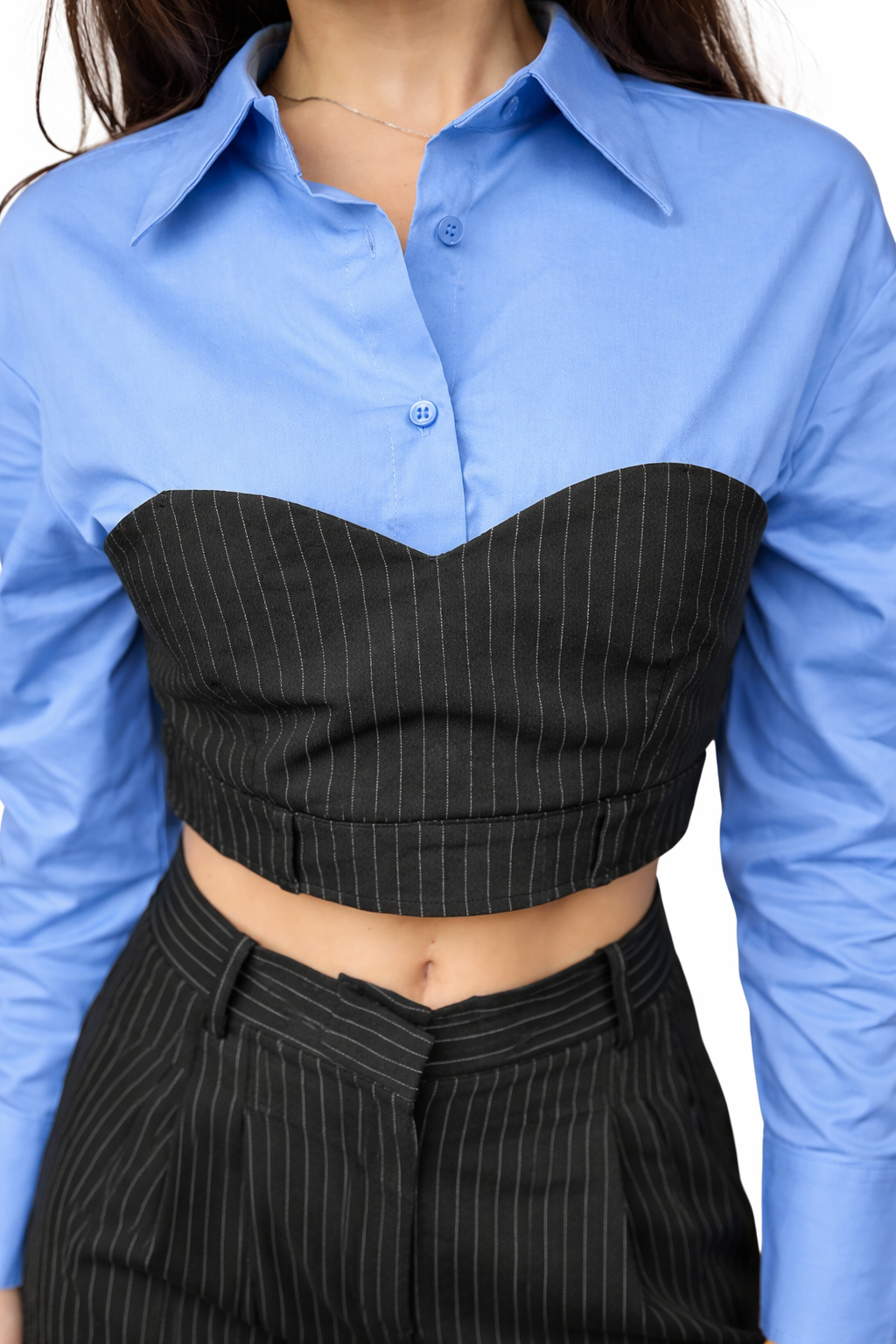 Completo Pinstripe Cargo – Camicia Azzurra & Bustier